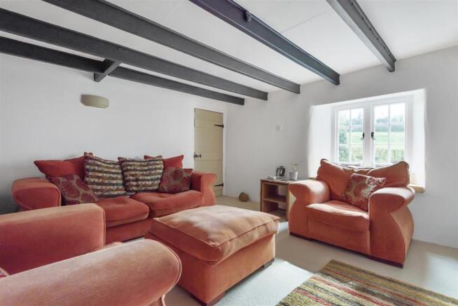 Living room 2.jpg