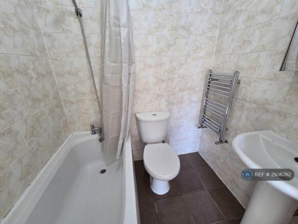 1 bed Flat to rent Image 4