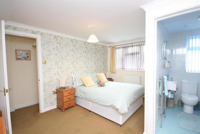 Master Bedroom..JPG