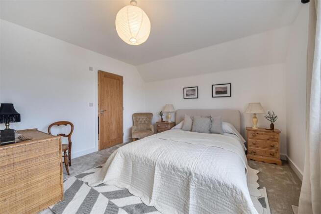 Bedroom 1(3).jpg