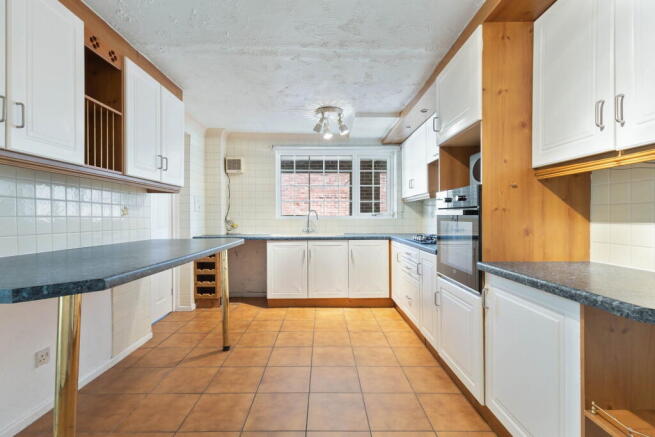 4 bed Semi-Detached for sale Image 7