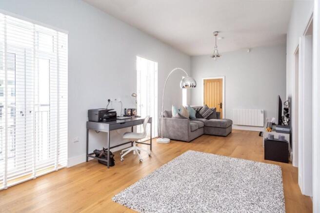 2 bed Flat for sale Image 4