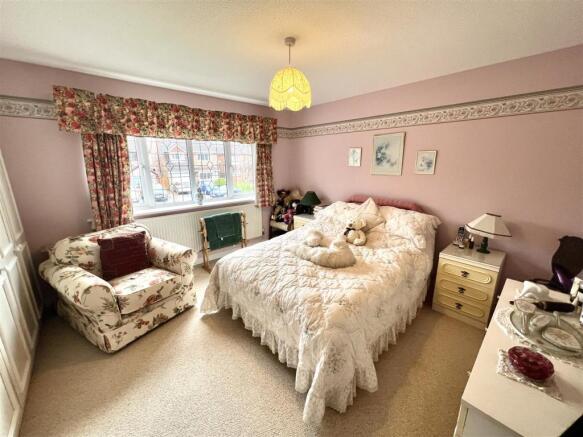 BEDROOM 2