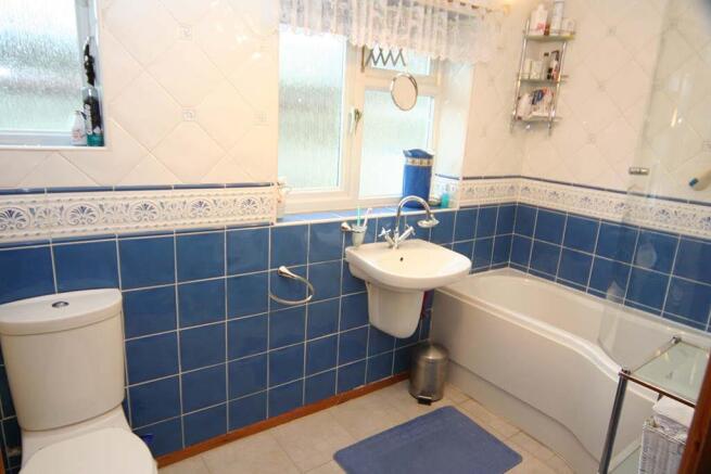 FAMILY BATHROOM
