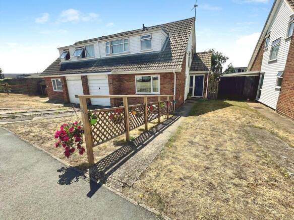 Pyfleet Close