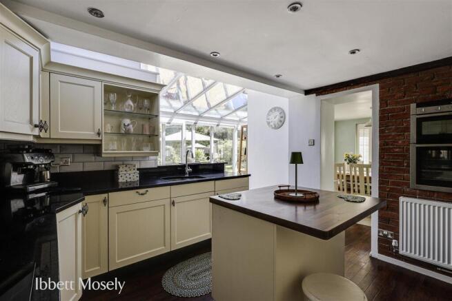 10 Kitchen.jpg