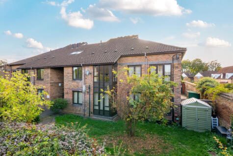Gateway, Weybridge, KT13