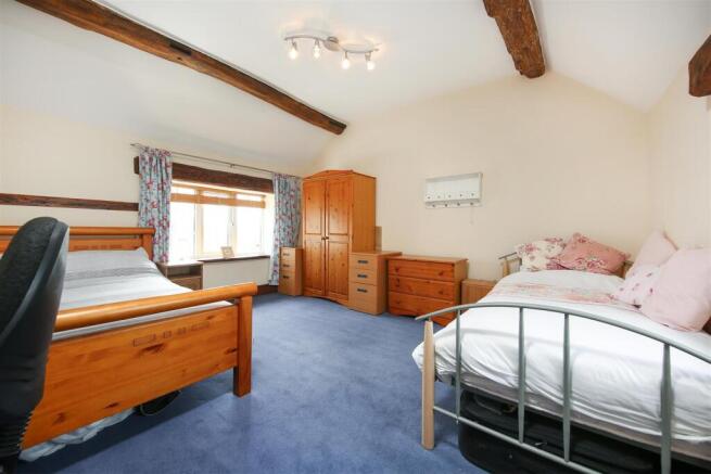 Bed2.jpg
