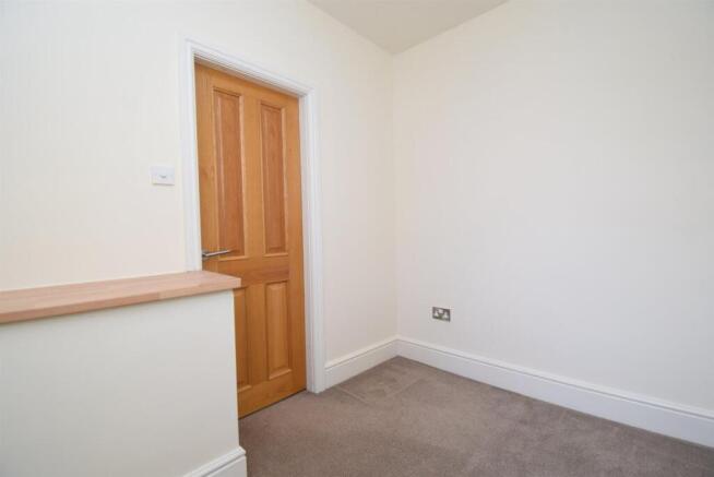2 bed Terraced to rent Image 12