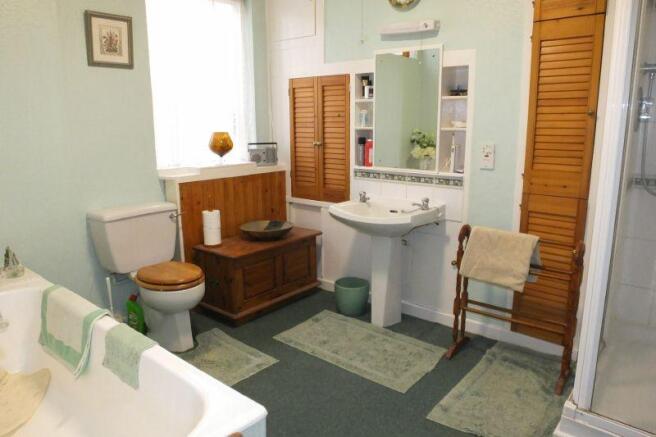 Bathroom (Previously fourth double bedroom)