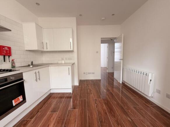 Studio to rent Image 8