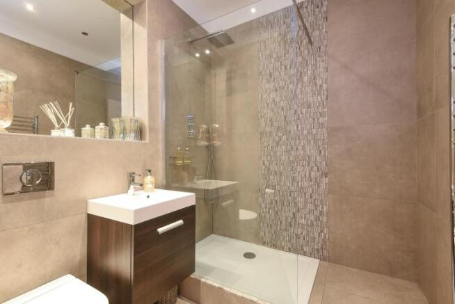 Master shower room