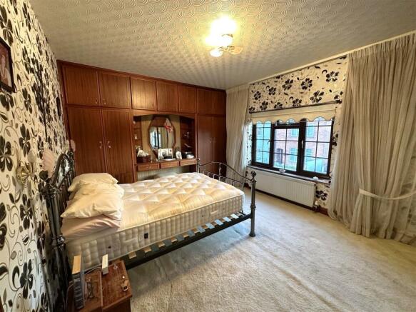 Master Bedroom 032