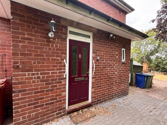 Burnthill Lane, Rugeley- 2 Bedroom first floor ap