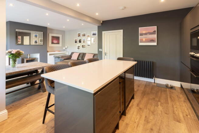 5 bed Semi-Detached for sale Image 5