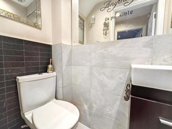 4 bed Terraced for sale Image 8