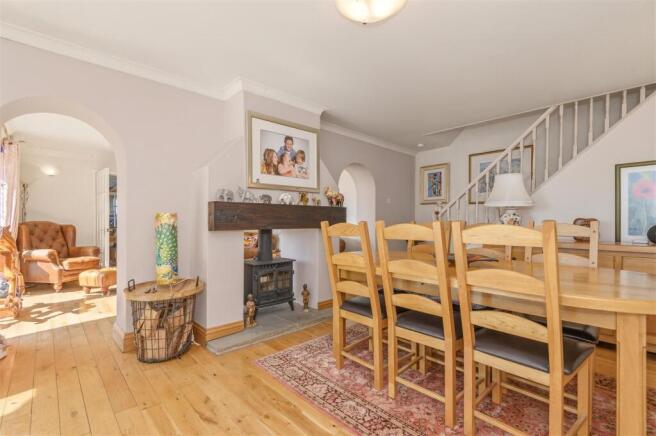 5 bed Detached Bungalow for sale Image 4