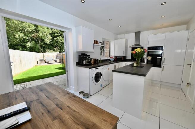 3 bed Semi-Detached for sale Image 4