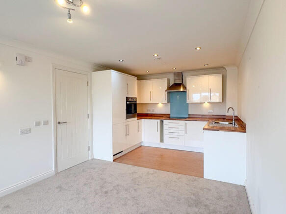 2 bed Retirement Property for sale Image 5