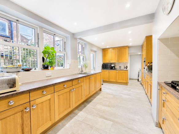 5 bed Terraced for sale Image 6
