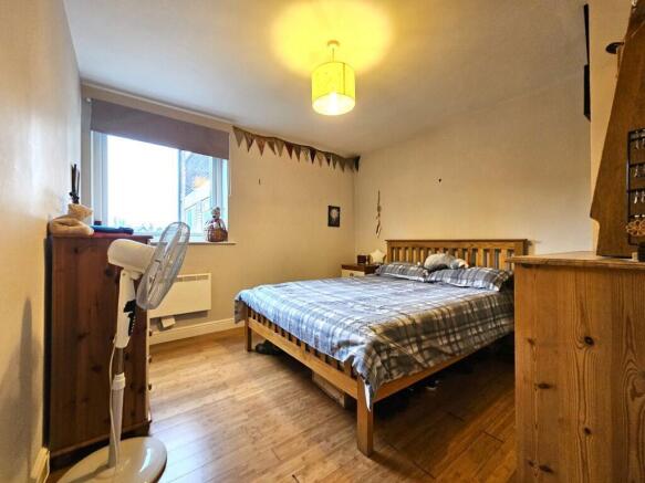 2 bed Apartment for sale Image 6