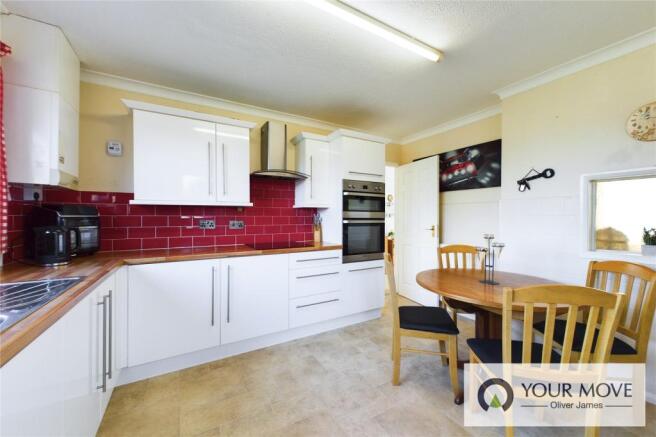 Kitchen / Dining Roo