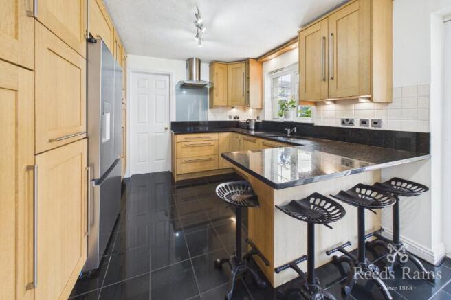 4 bed Detached for sale Image 9