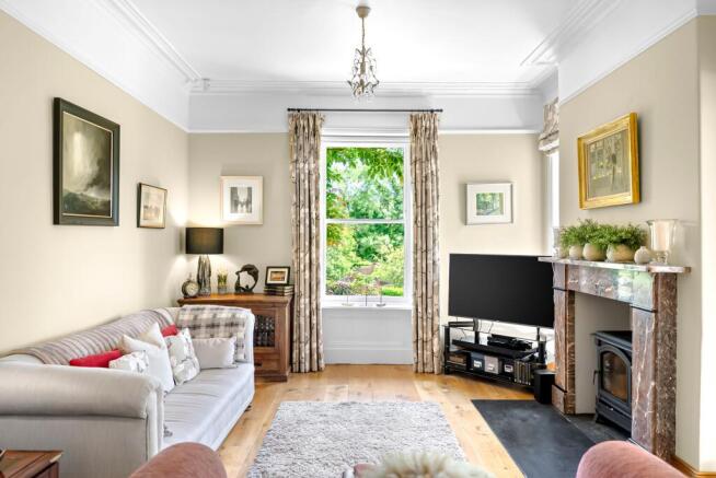 5 bed Detached for sale Image 7