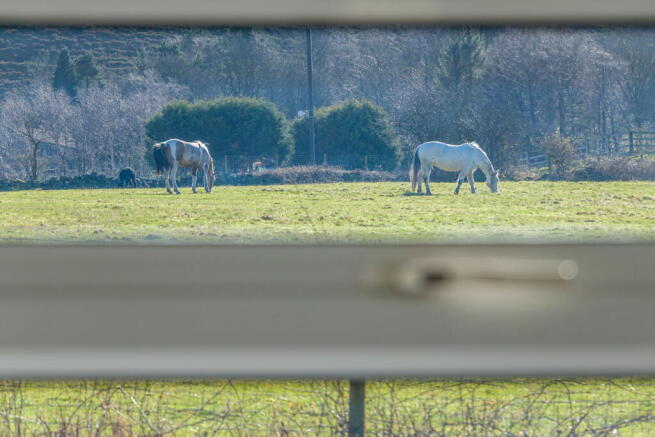 Noon Sun Close, Greenfield, Saddleworth photo 4
