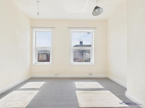 2 bed Terraced to rent Image 11