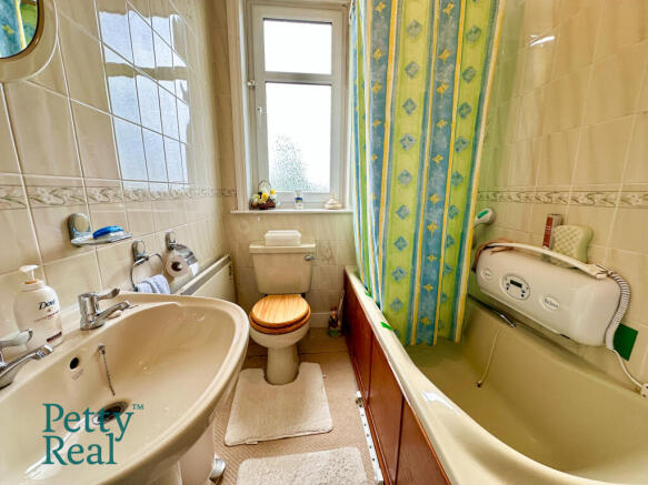 3 bed Terraced for sale Image 5