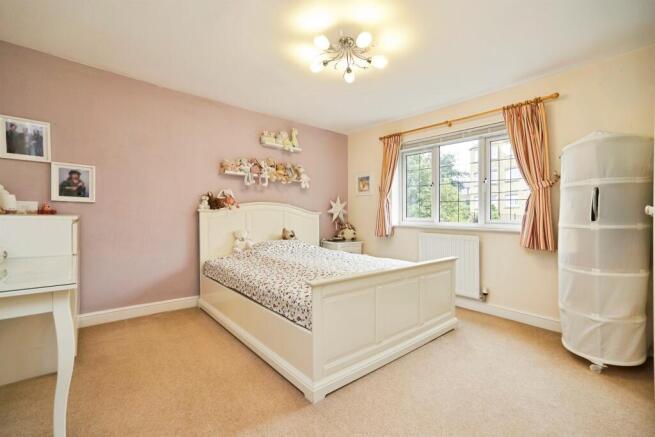 6 bed Detached for sale Image 11