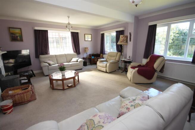 Sutton Road, Rochford photo 4
