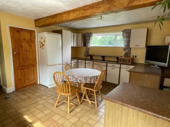 Kitchen2.jpg
