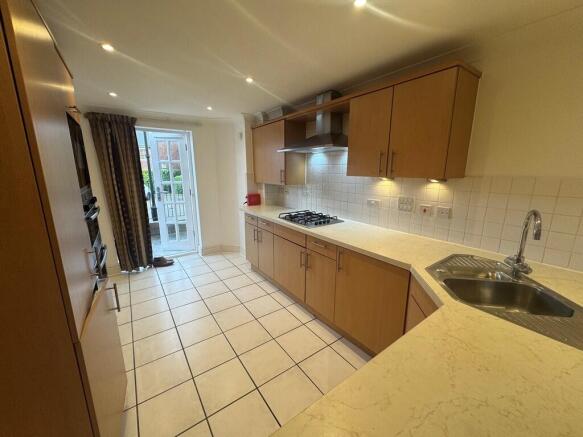 16 Sandfield Cour...