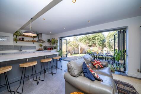 Greenacres, Leverstock Green, HP2