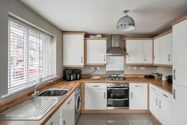 3 bed Semi-Detached for sale Image 6