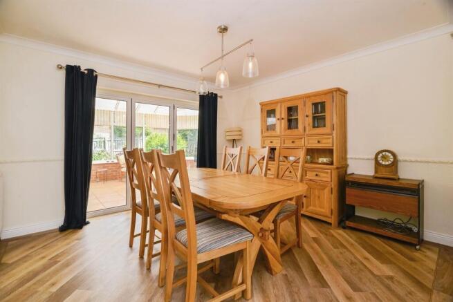 3 bed Detached Bungalow for sale Image 4