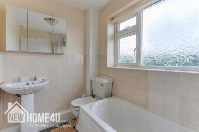 FAMILY BATHROOM: