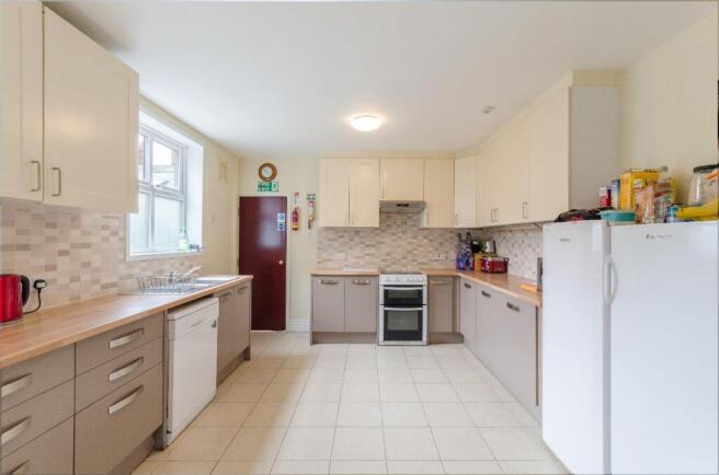 1 bed House Share to rent Image 4