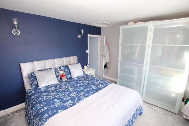 Bed 1 photo 2