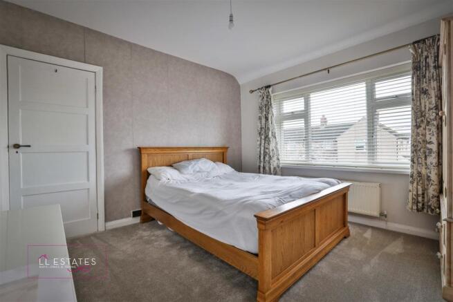 Bedroom 1.jpg