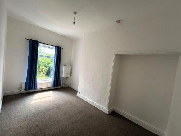 2 bed Flat to rent Image 5