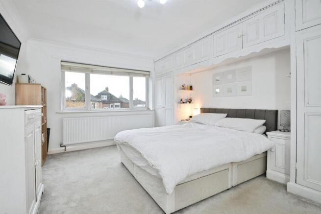 5 bed Detached for sale Image 7