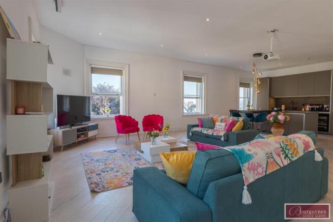 Open Plan Living Room/Kitchen