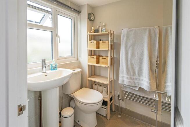 EN SUITE SHOWER ROOM