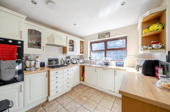 1335778-4-689c7c96b6c48