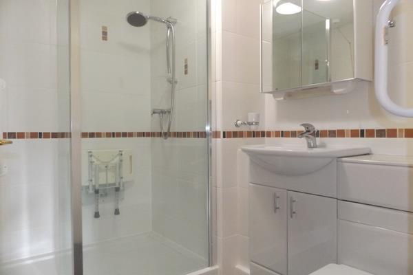 SHOWER ROOM