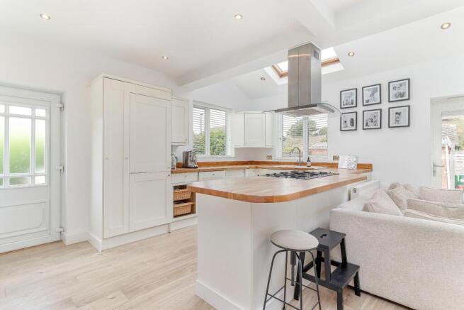 4 bed Detached for sale Image 6
