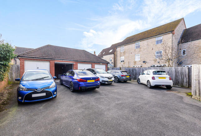 Garage & Parking